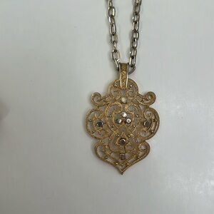 Crown Trifari vintage Gold Tone Pendant single strand chain. Granny core.